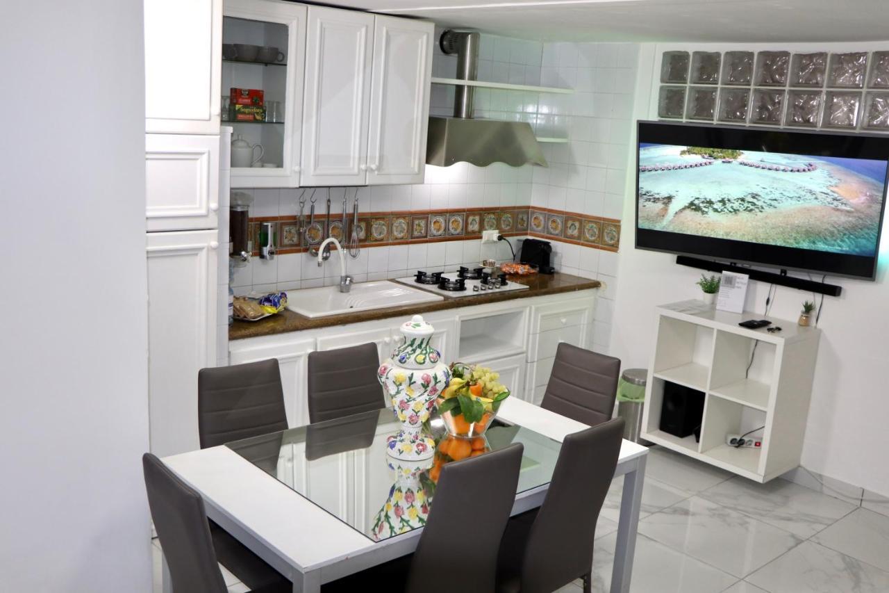 House Relax Apartment Centro Di Napoli Exterior foto